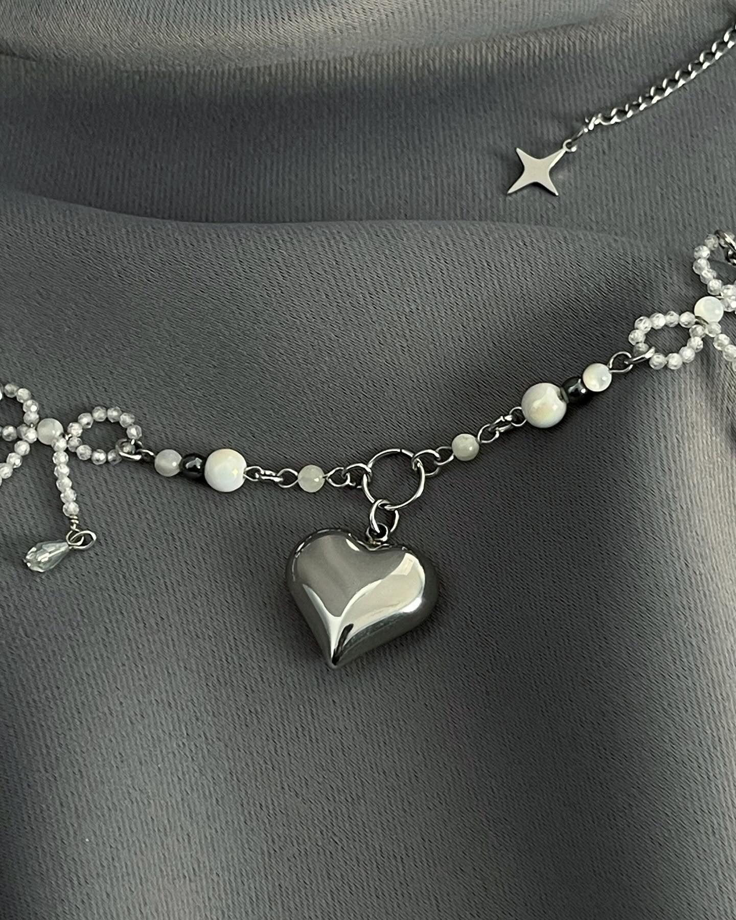ARCTIC LOVE Choker Necklace